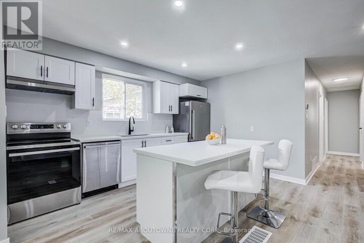 Property Photo:  2367 Middlesmoor Crescent  ON L7P 3X4 