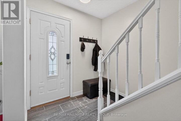 Property Photo:  6 Beddoe Lane  ON K1B 3Y1 
