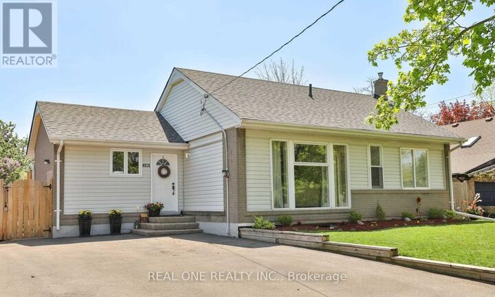 Property Photo:  130 Mayfield Drive  ON L6H 1K7 