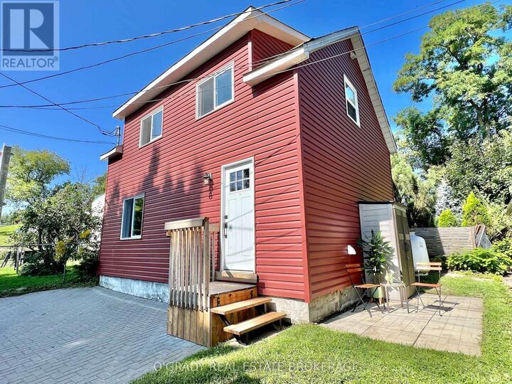 Property Photo:  8 Edward Lane  ON K6V 5K5 