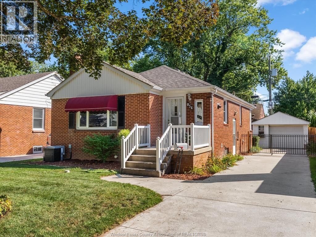 Property Photo:  854 Belleperche Place  ON N8S 3C1 