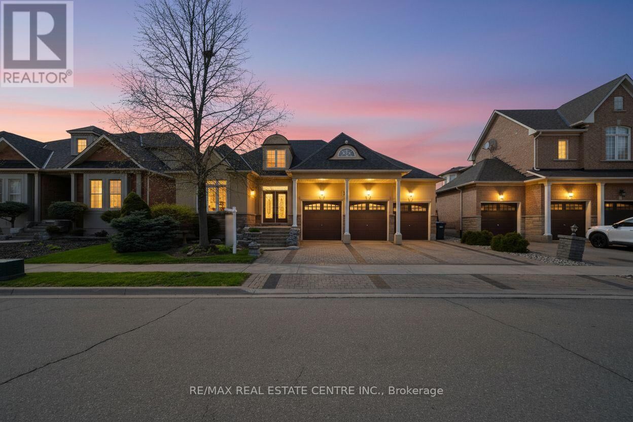 Property Photo:  10 Eiffel Boulevard  ON L6P 1V9 