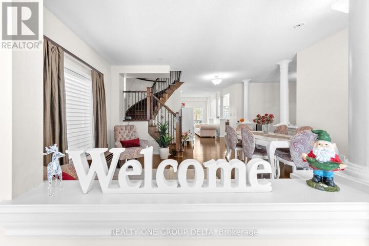 Property Photo:  8 Charlemagne Avenue  ON L4M 0A9 