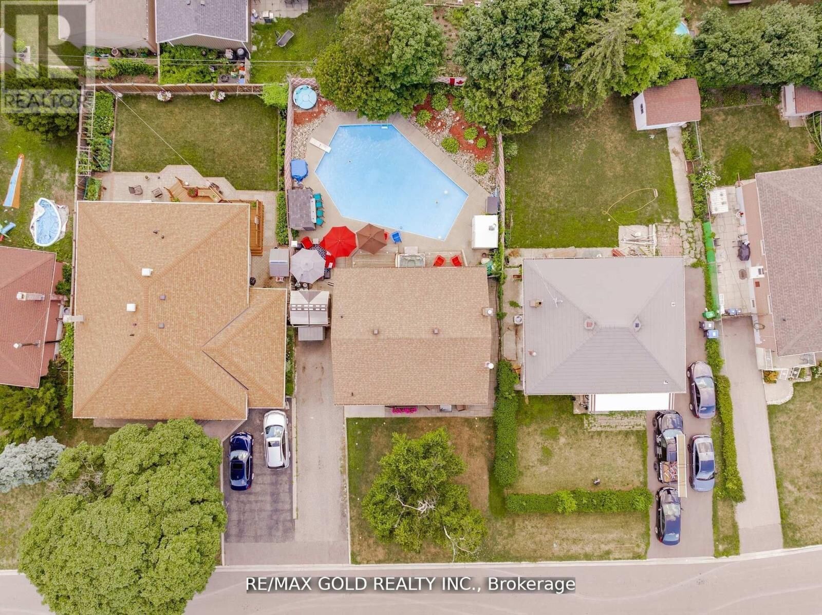 Property Photo:  9 Ashwood Crescent  ON L6T 1M1 