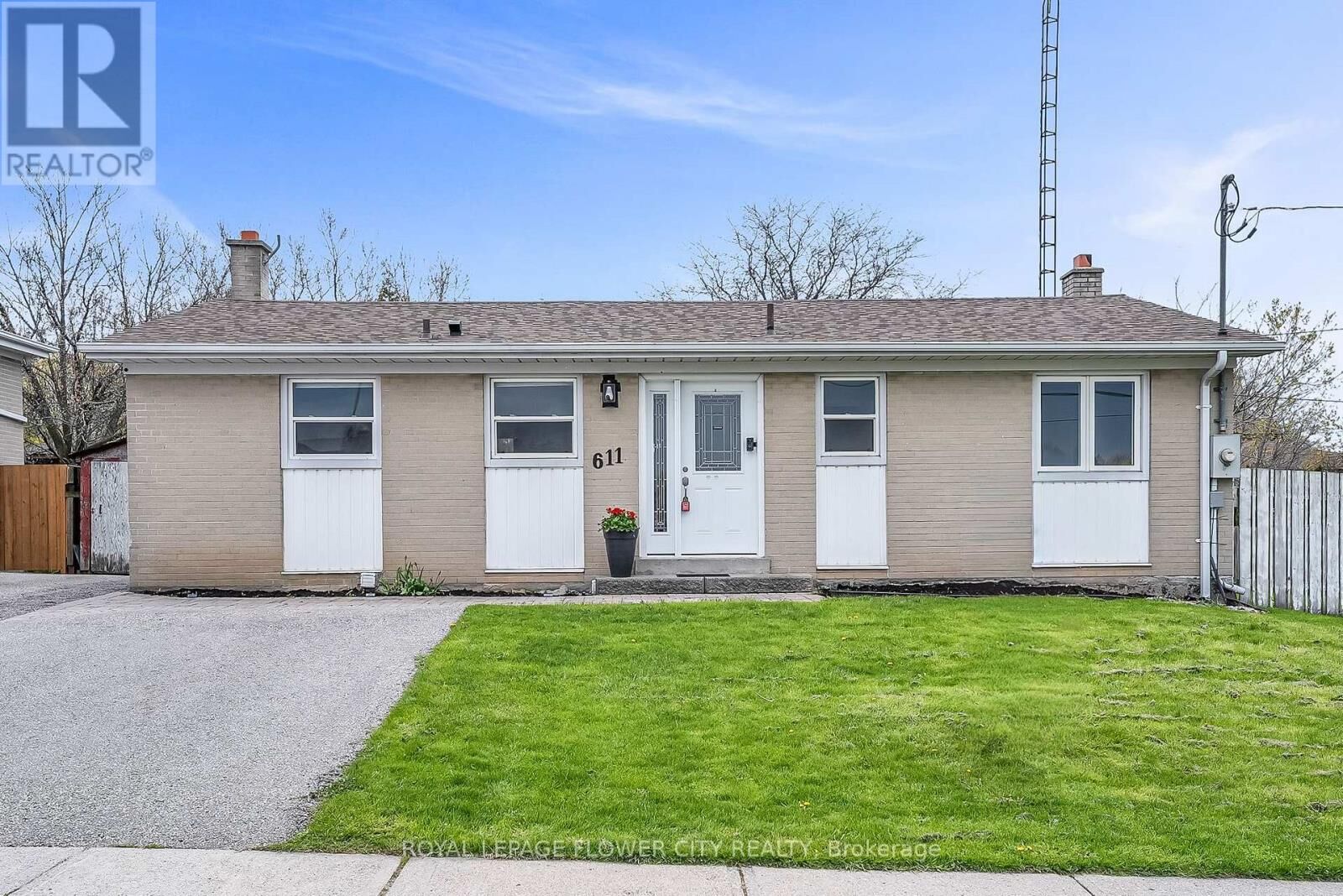 Property Photo:  611 Harriet Street  ON L1N 1L4 