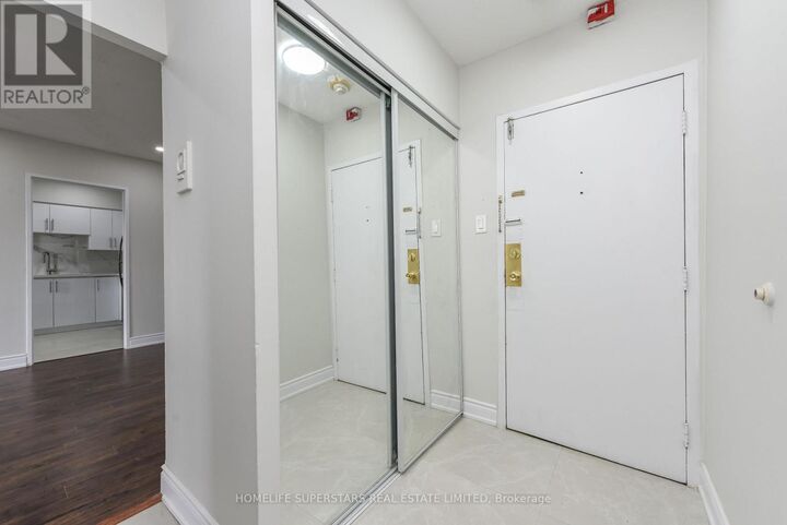 Property Photo:  3533 Derry Road East 511  ON L4T 1B1 