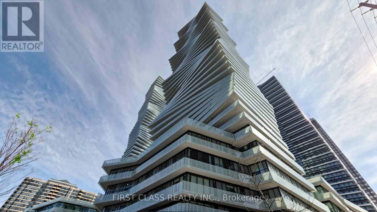 Property Photo:  3900 Confederation Parkway 4204  ON L5B 0M3 