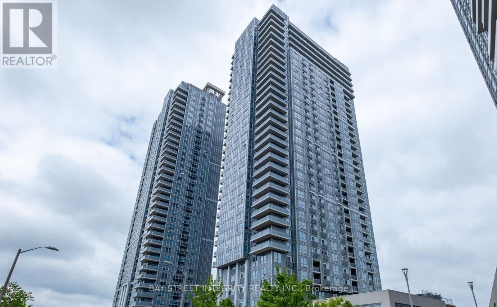 Property Photo:  255 Village Green Square 2203  ON M1S 0L7 