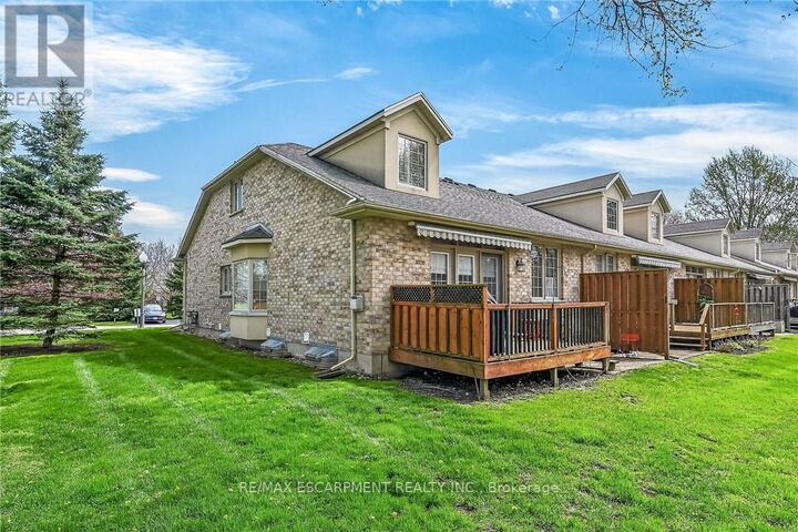 Property Photo:  1041 Pine Street South 22  ON N1A 2N1 
