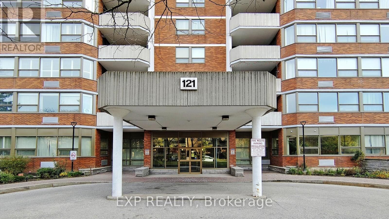 Property Photo:  121 Ling Road 808  ON M1E 4Y2 