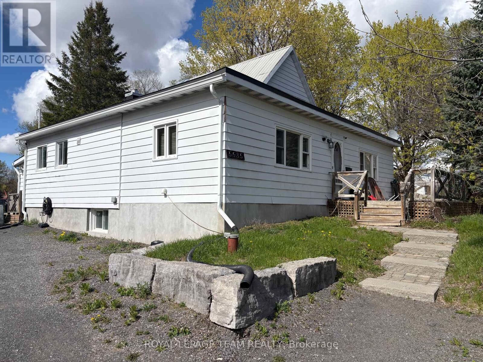 Property Photo:  5535 Mitch Owens Road North  ON K1X 1C2 