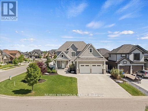 Property Photo:  925 Lakewood Crescent  ON N8L 1G6 