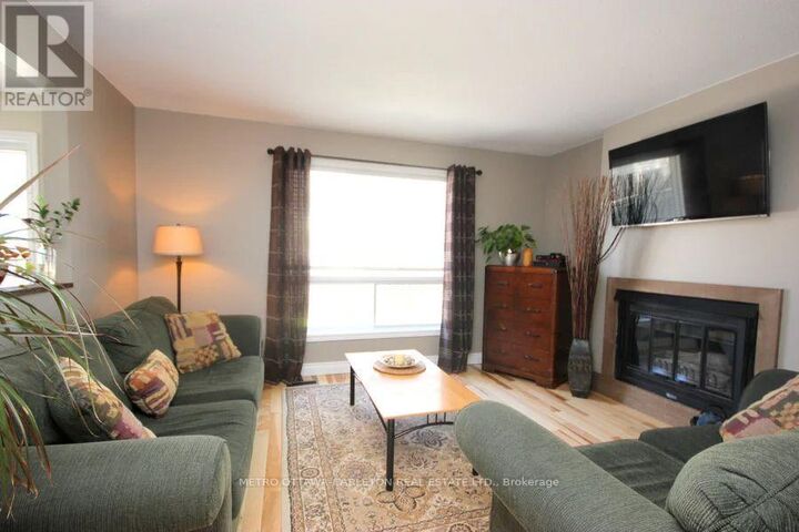 Property Photo:  18 Chickasaw Crescent  ON K2M 1M4 