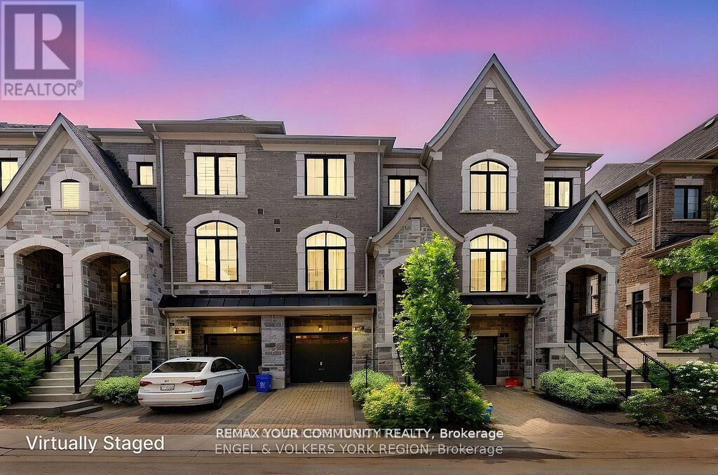 Property Photo:  29 Nardini Lane North  ON L4C 1C2 