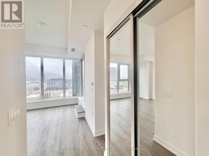 Property Photo:  1 Quarrington Lane 1609  ON M3C 0S4 