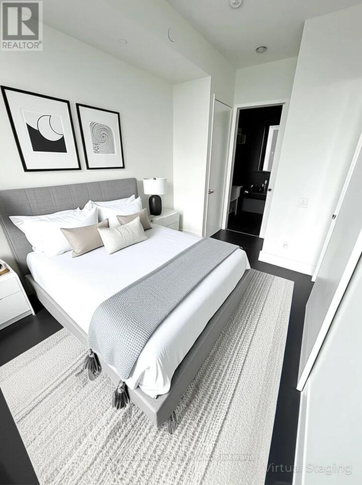 Property Photo:  11 Yorkville Avenue 5804  ON M4W 1L2 