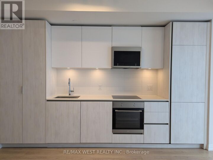 Property Photo:  8 Widmer Street 4208  ON M5V 0W6 