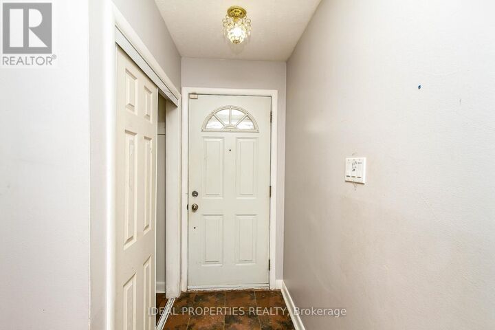 Property Photo:  1217 Parkway Drive  ON K2C 2W5 