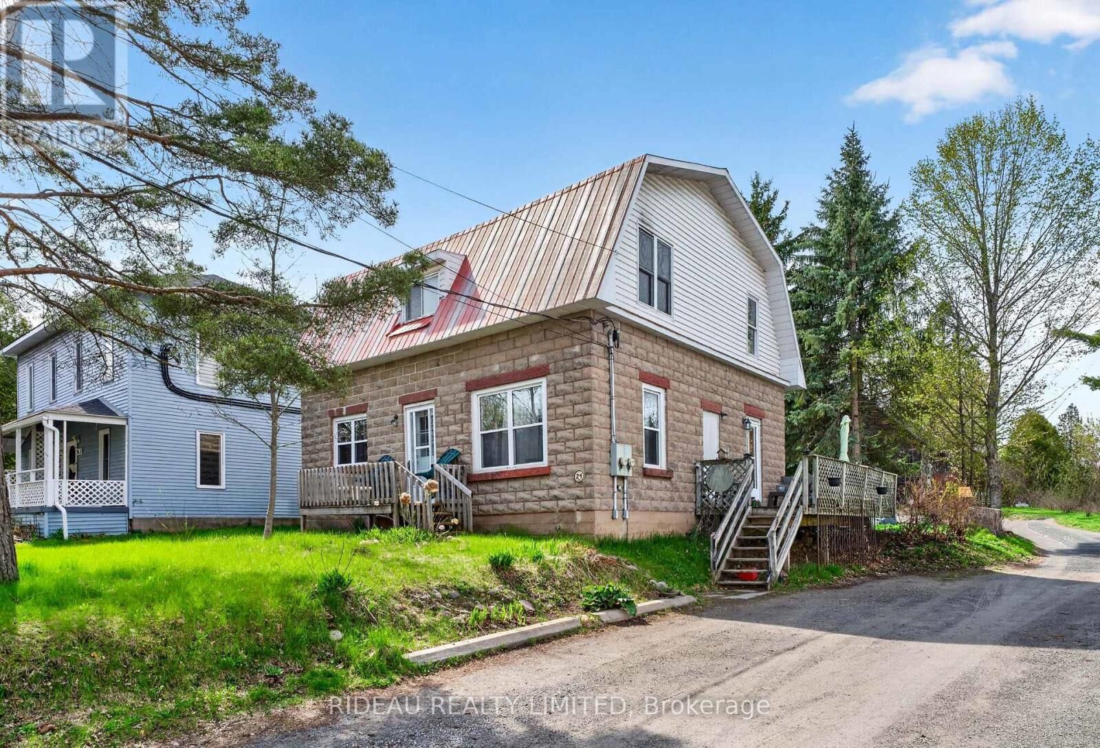 Property Photo:  24 Rideau Street  ON K0G 1X0 