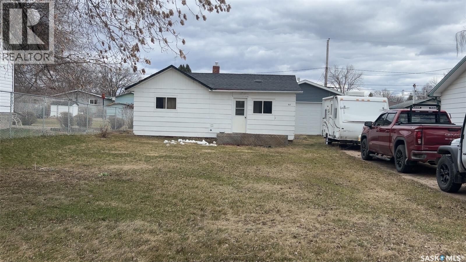 Property Photo:  58 5th Street SE  SK S0A 3B0 