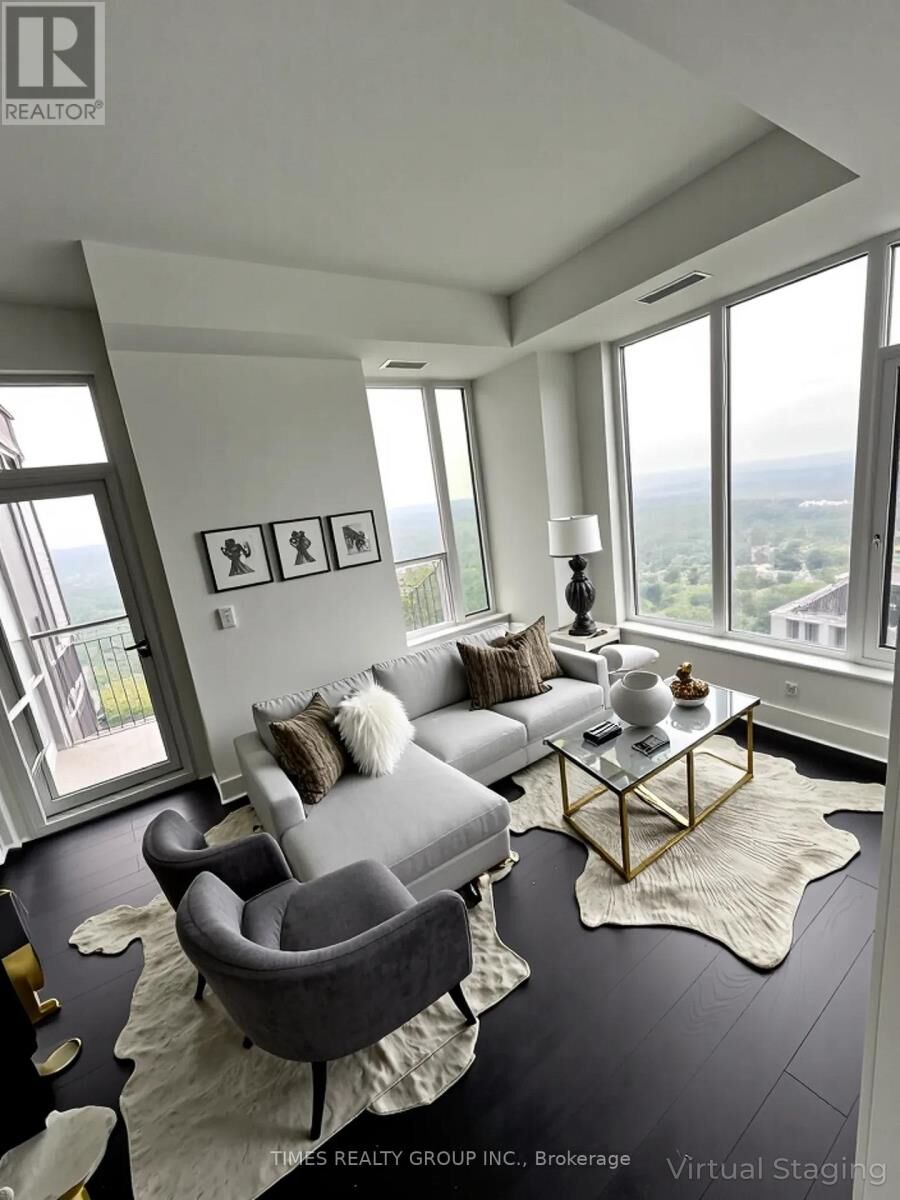 Property Photo:  11 Yorkville Avenue 5804  ON M4W 1L2 