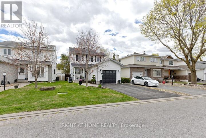 Property Photo:  29 Peacock Crescent  ON K2J 3P8 