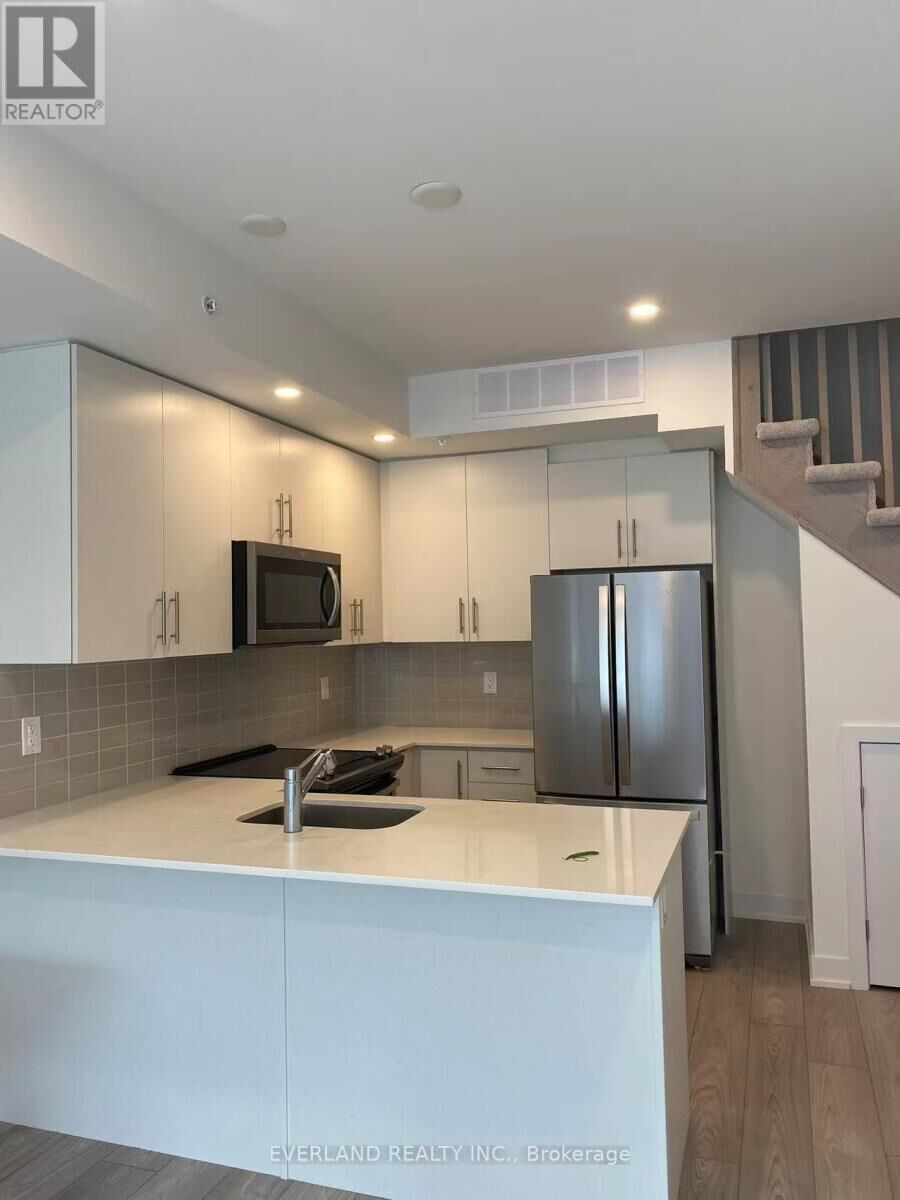 Property Photo:  3476 Widdicombe Way 28  ON L5L 0B8 