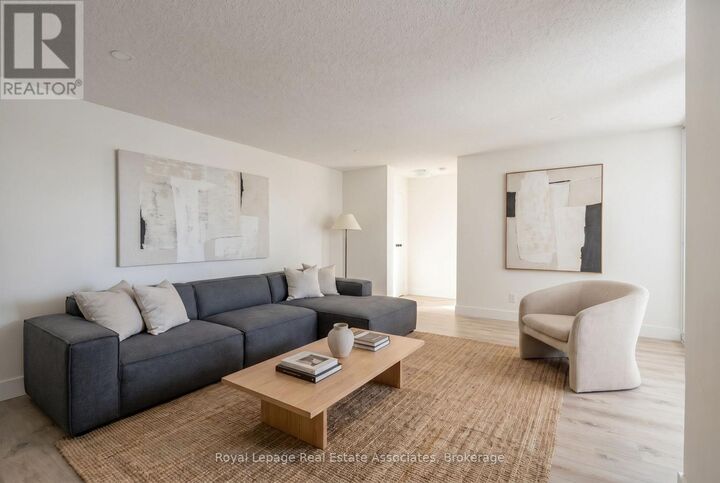 Property Photo:  3695 Kaneff Crescent 1602  ON L5A 4B6 