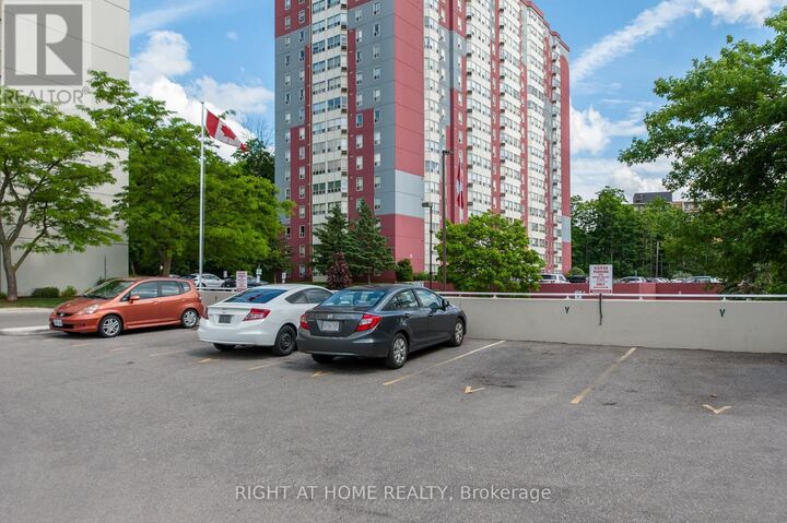 Property Photo:  35 Green Valley Drive 1714  ON N2P 2A5 
