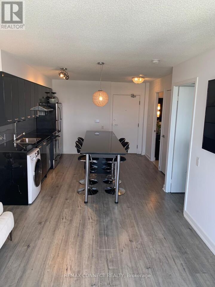 Property Photo:  19 Singer Court 1812  ON M2K 0B2 