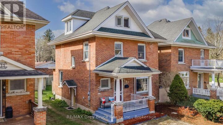 Property Photo:  407 5th Street East  ON N4K 1C9 