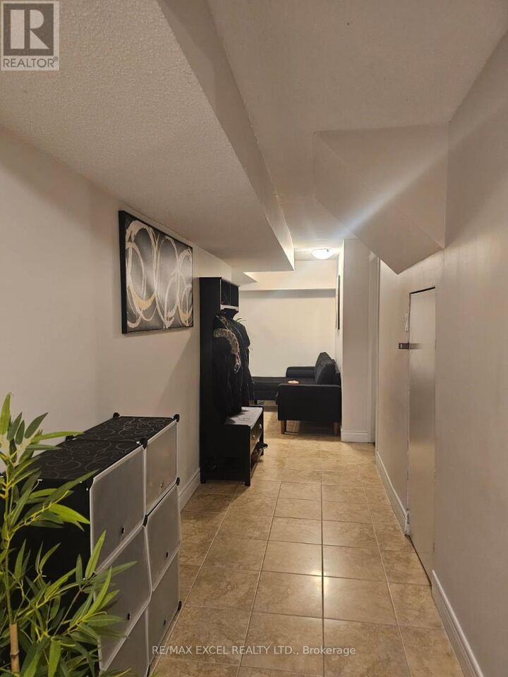 Property Photo:  64 Fieldwood Drive Bsmt  ON M1V 3G4 