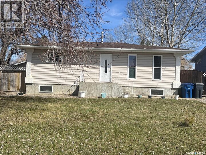 Property Photo:  517 Lake Street  SK S0A 0X0 