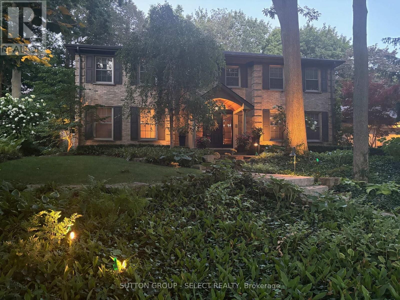 Property Photo:  129 Wychwood Place  ON N6G 1S7 