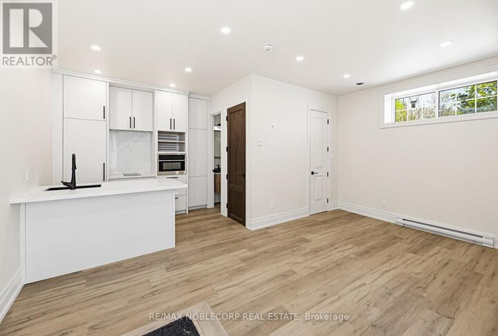 Property Photo:  108 Enderby Road 5  ON M4E 2S5 