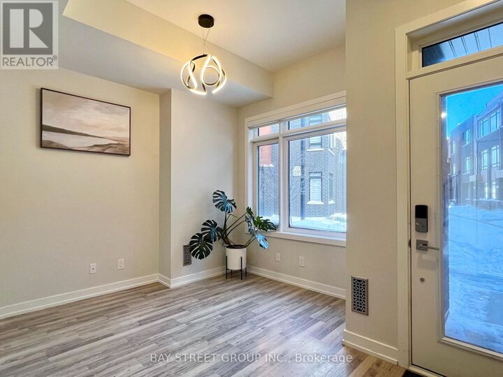 Property Photo:  370 Red Maple Road 13  ON L4C 5T4 