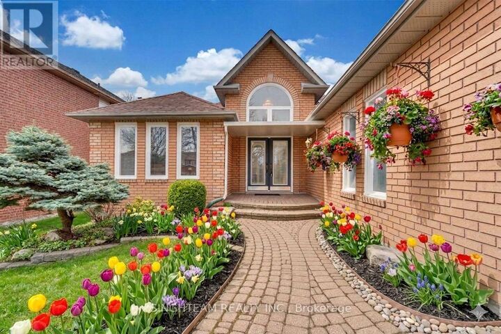 Property Photo:  85 Cityview Circle  ON L4N 7V1 