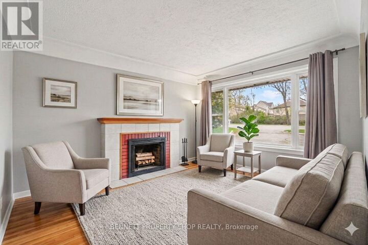 Property Photo:  3033 Richmond Road  ON K2B 6S6 