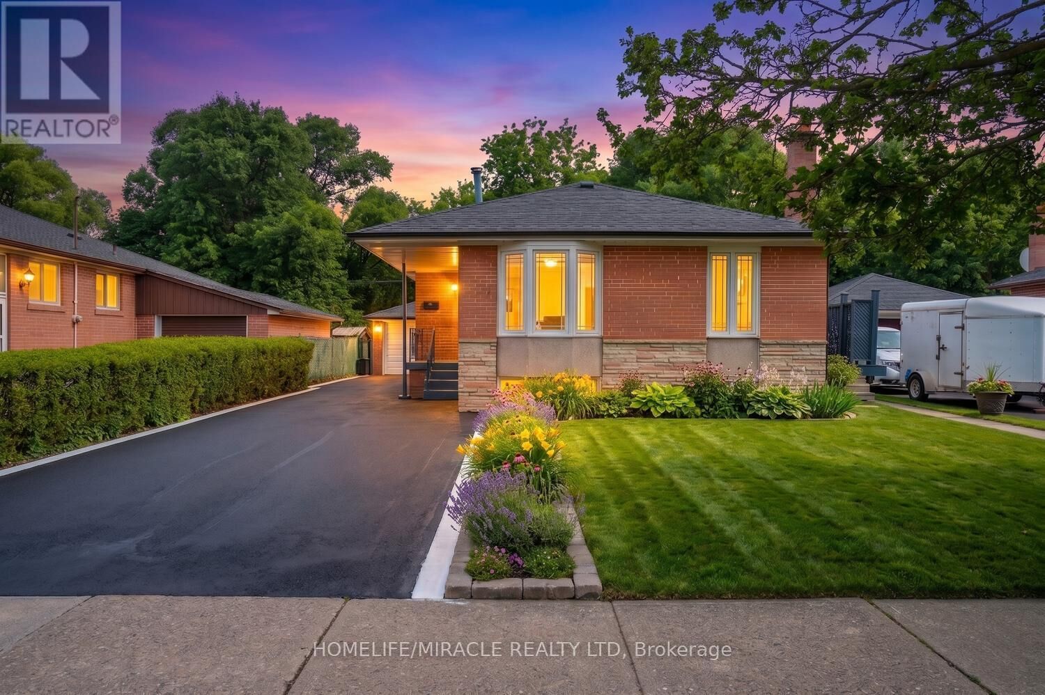 Property Photo:  92 Taysham Crescent  ON M9V 1X3 