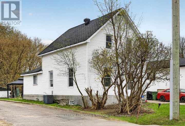 Property Photo:  503 Horace Street  ON K8A 4B7 