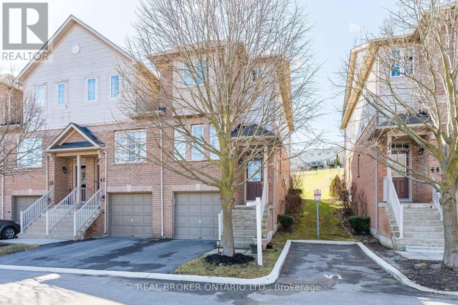 Property Photo:  42 Palomino Trail 42  ON L7G 6E9 