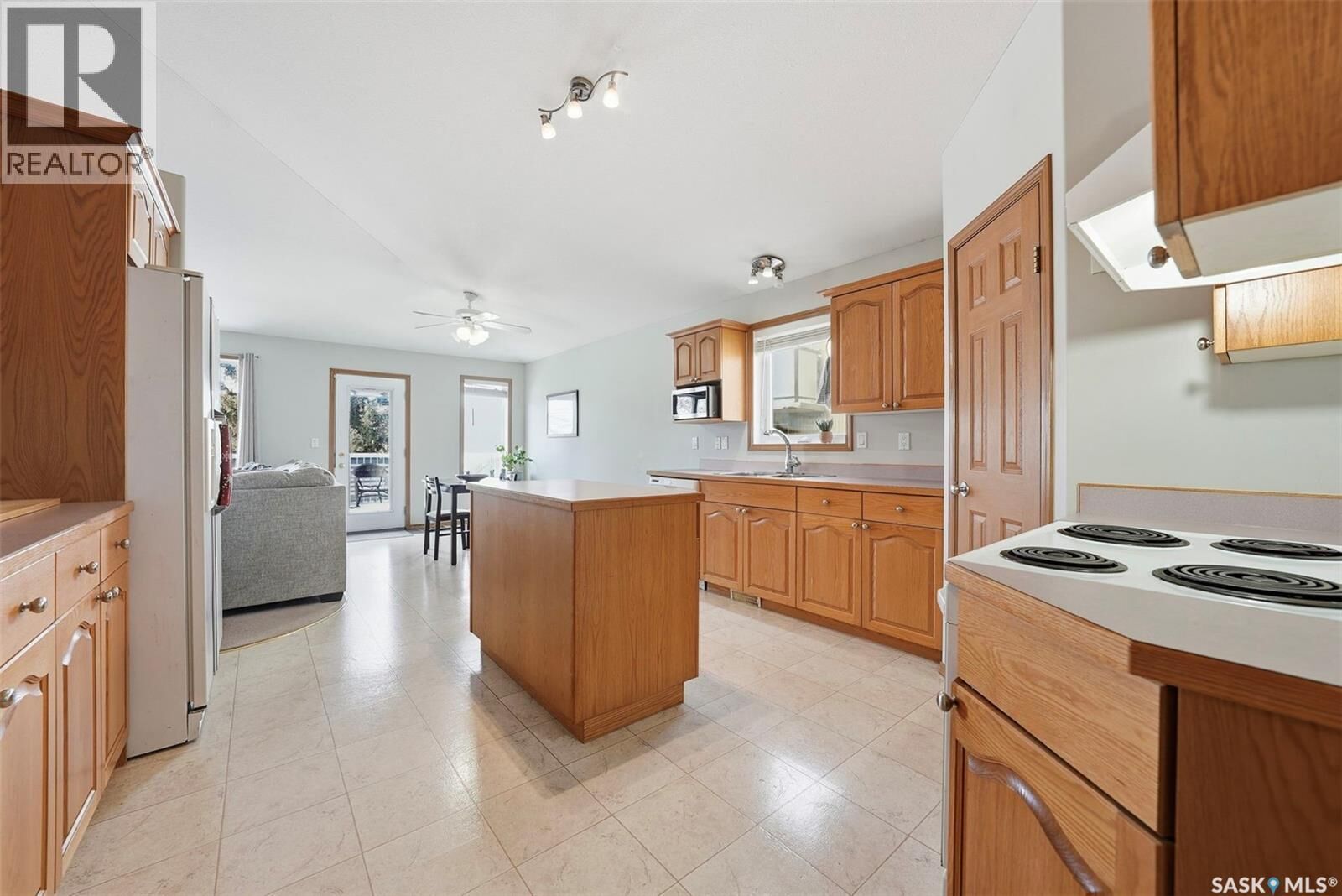 Property Photo:  11 Columbia Drive  SK S7K 1E3 