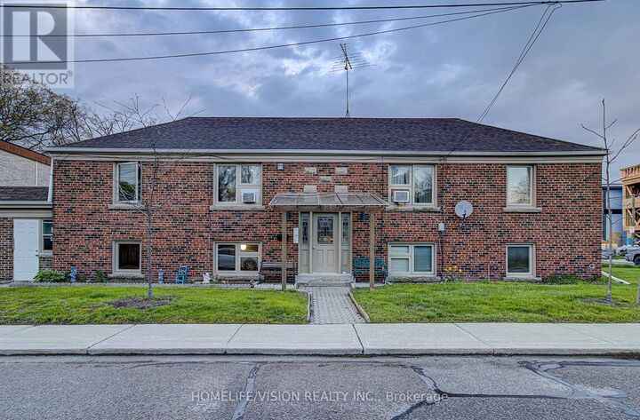 Property Photo:  238 Glebemount Avenue 1  ON M4C 3V2 