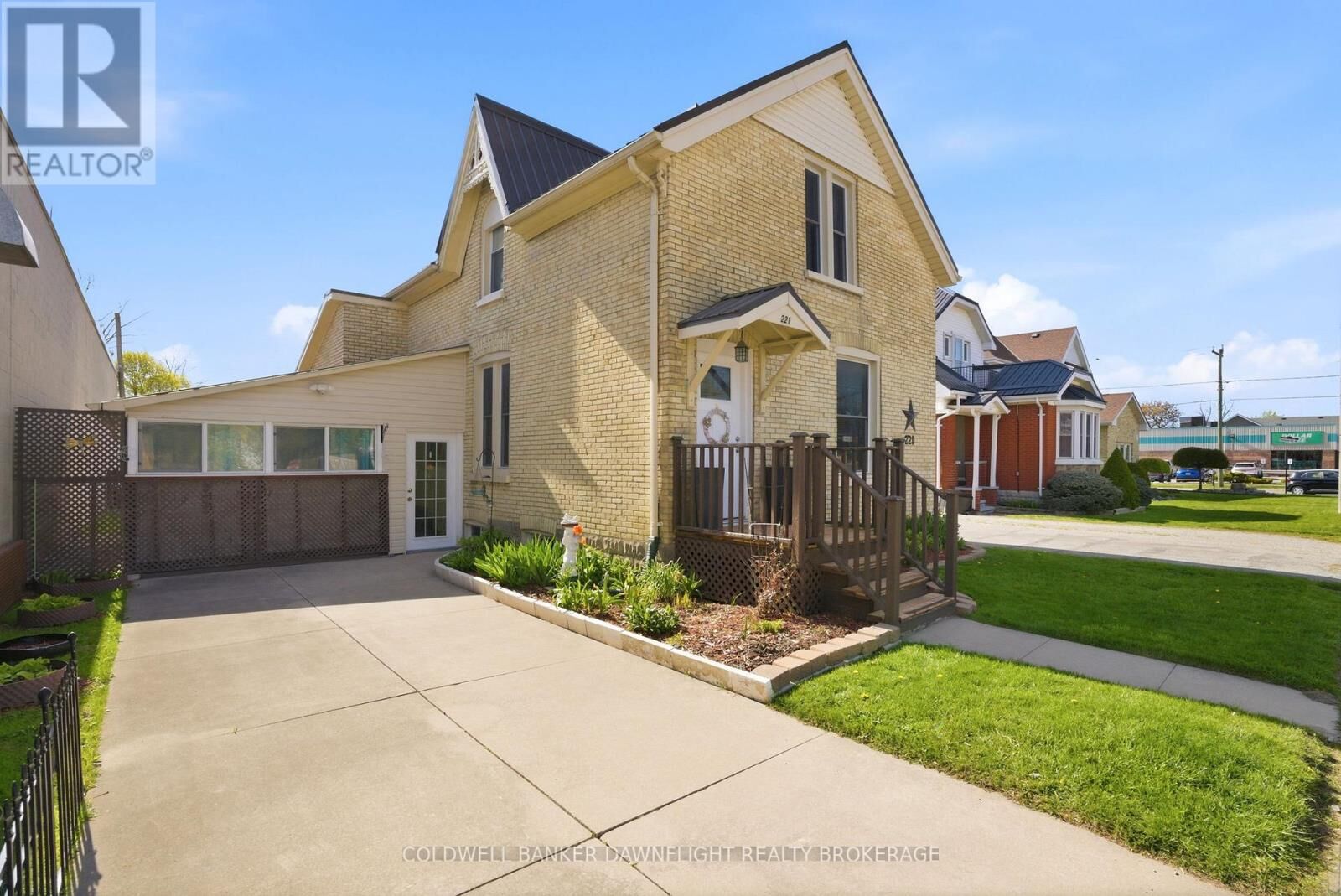 Property Photo:  221 Main Street South  ON N0M 1S6 