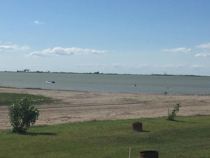 Property Photo: 65 Lake Ave, Oak Point Resort Park MB R0C 0A0