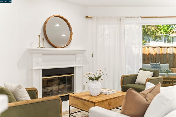 Property Photo:  401 S Clovercrest Ln  CA 94582 
