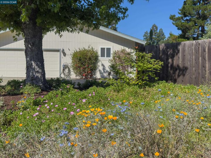 Property Photo: 1671 Dugan Ct CA 94521