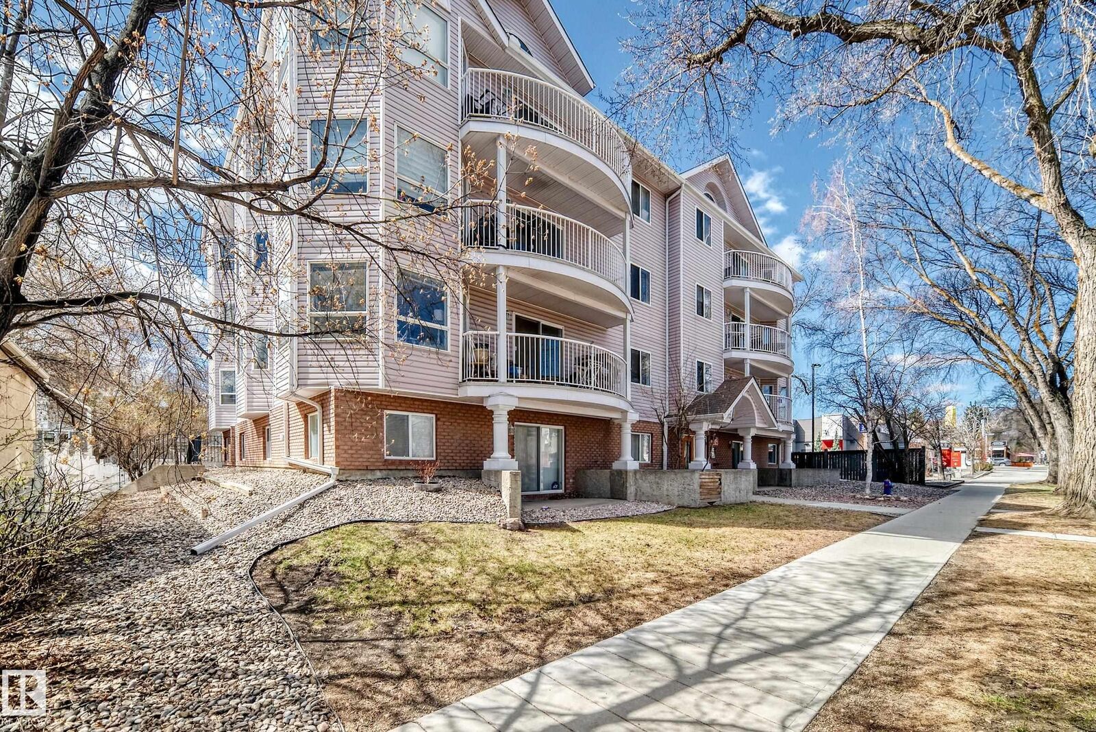 Property Photo:  10827 85 Avenue NW 101  AB T6E 2L2 
