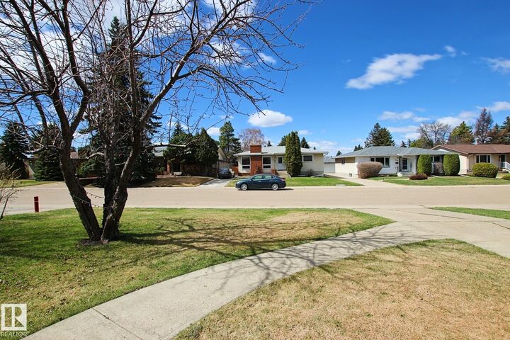 Property Photo:  3539 104 Street NW  AB T6J 2J8 