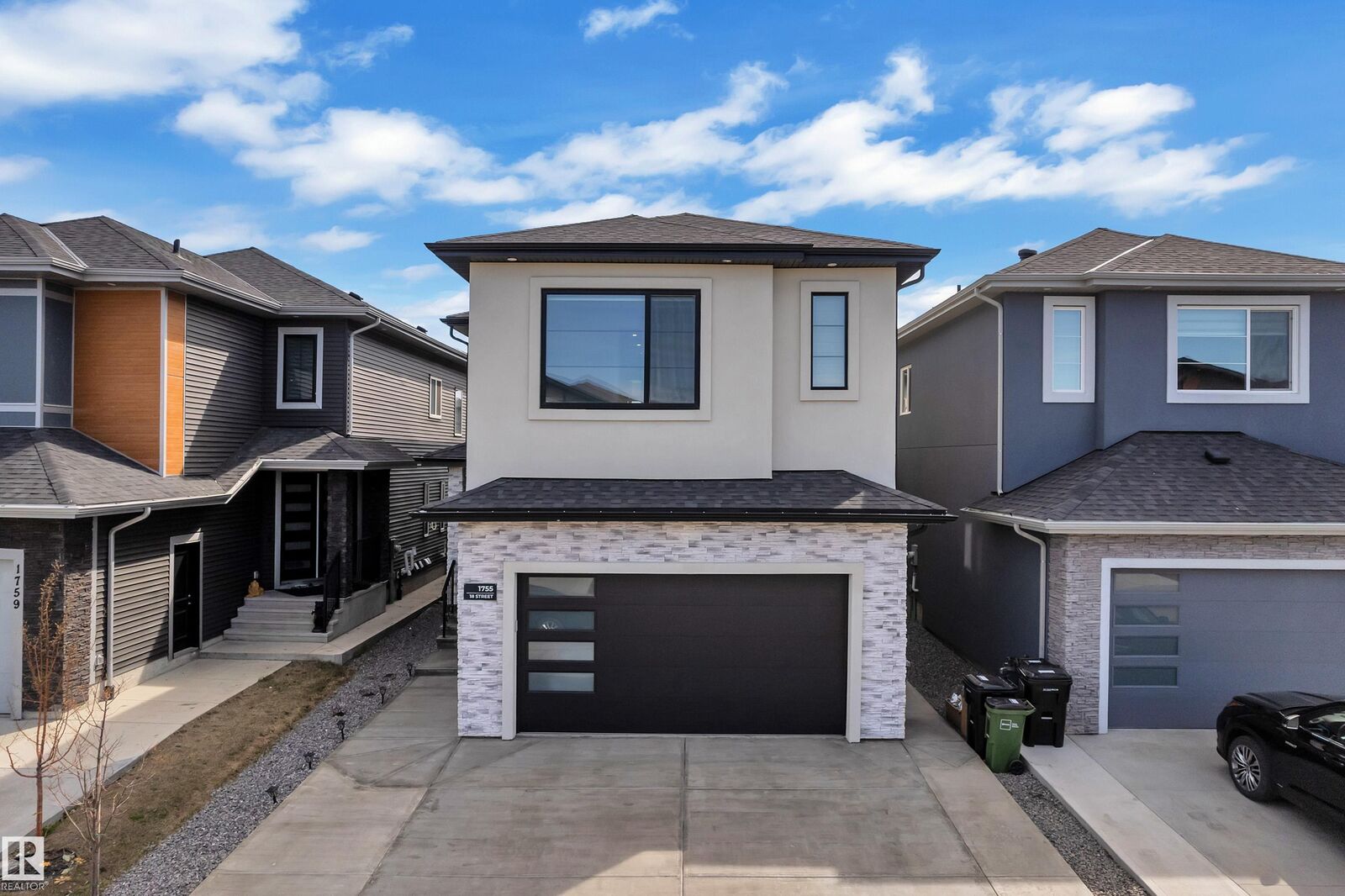 Property Photo:  1755 18 Street NW  AB T6T 2N2 